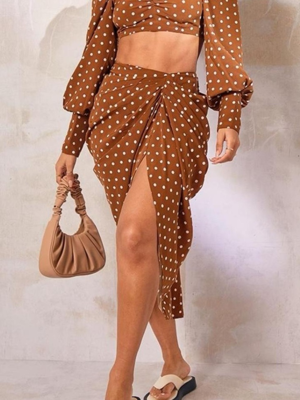Pretty Little Thing Ruched Faux Wrap skirt brown polka dot 4